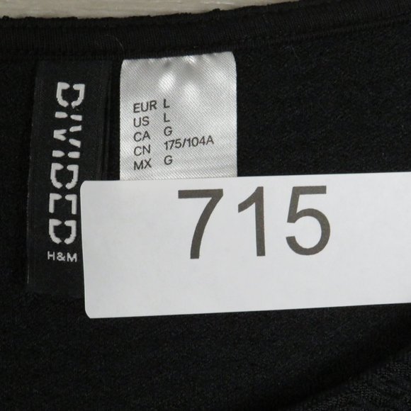 Divided*Women's Long Sleeve Crew Neck Wavy Curved Hem Sweater~Size Large (Black) - Picture 7 of 12